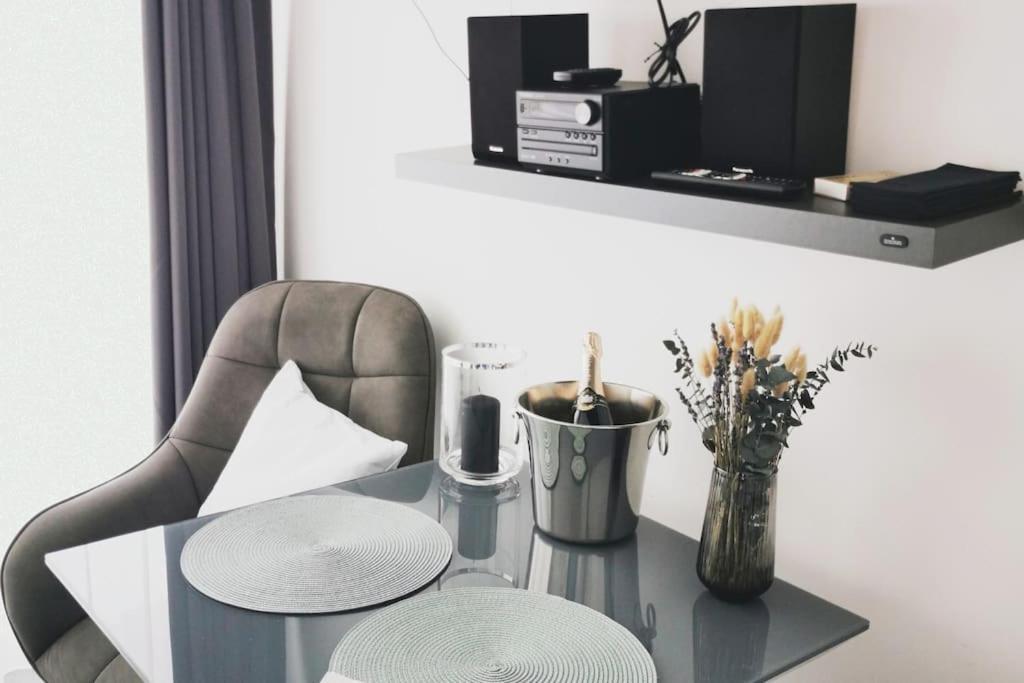 Hh 03 By Rockchair - Superhost Status - Modernes Apartment Mit Sonnigem Balkon & Premium Boxspringbetten In Winterhude - Hamburg Top Geheimtipp Esterno foto