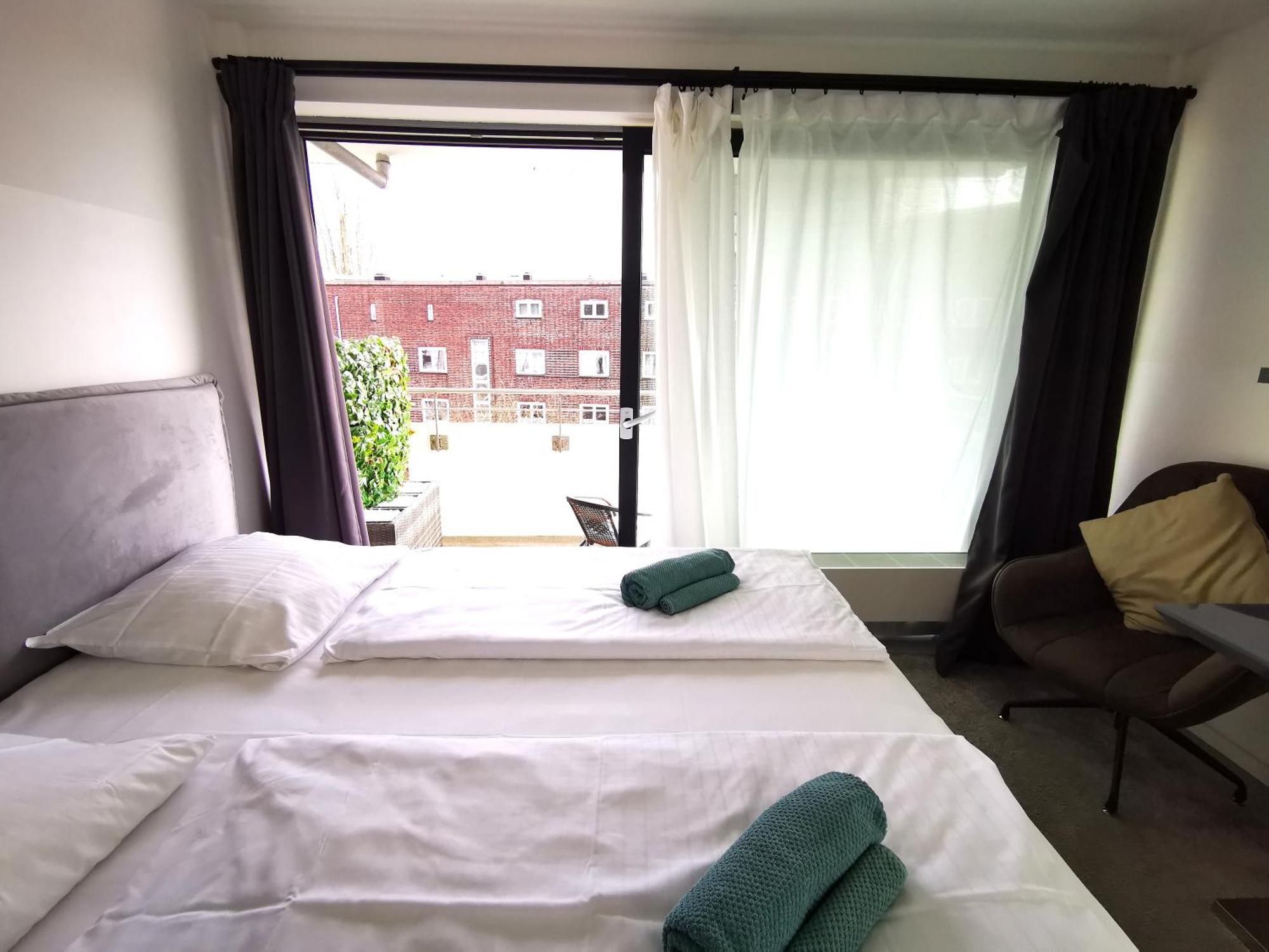 Hh 03 By Rockchair - Superhost Status - Modernes Apartment Mit Sonnigem Balkon & Premium Boxspringbetten In Winterhude - Hamburg Top Geheimtipp Esterno foto